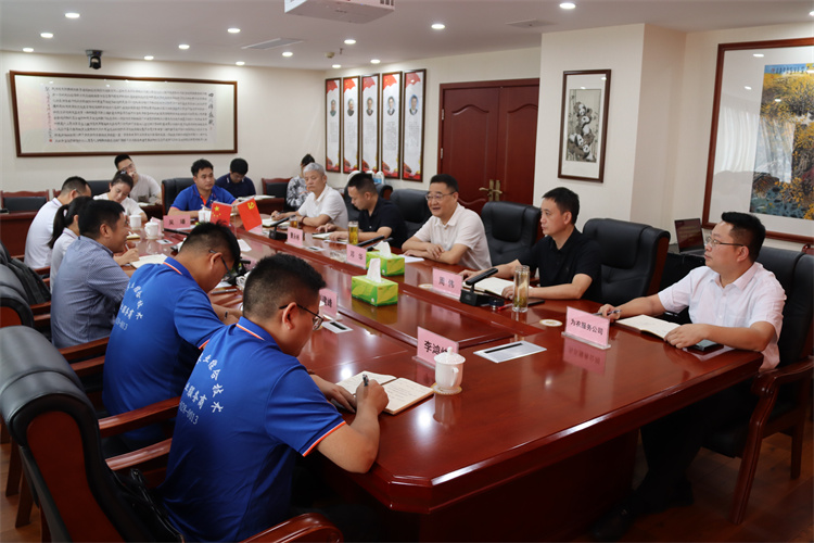 鄧華會見蒙牛集團常溫營銷中心、成都天杰有機農(nóng)業(yè)發(fā)展有限公司相關負責人一行